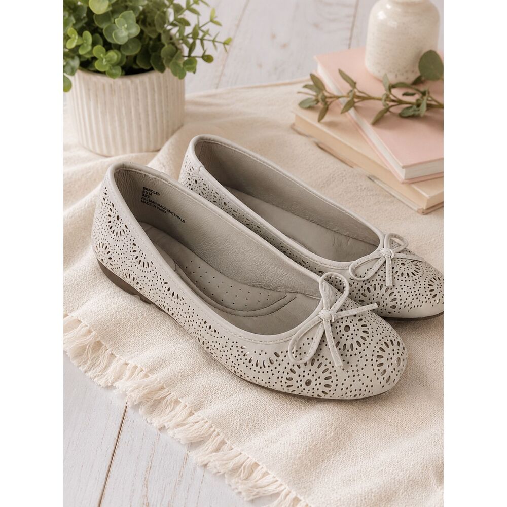 Cloudwalkers Bradley Shoes 8.5W Cream Perforated Ballet Flats Comfort